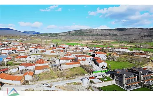 PINARHİSAR KURUDERE KÖYÜNDE DEREYE CEPHE 320 M2 İMARLI ARSA