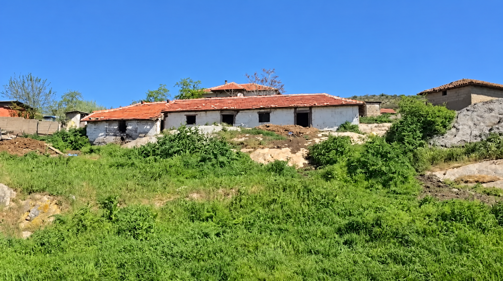 Temizlenmiş arsa ve bina manzarası-2