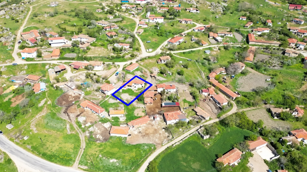 Yazısız köy evleri ve arazi-1